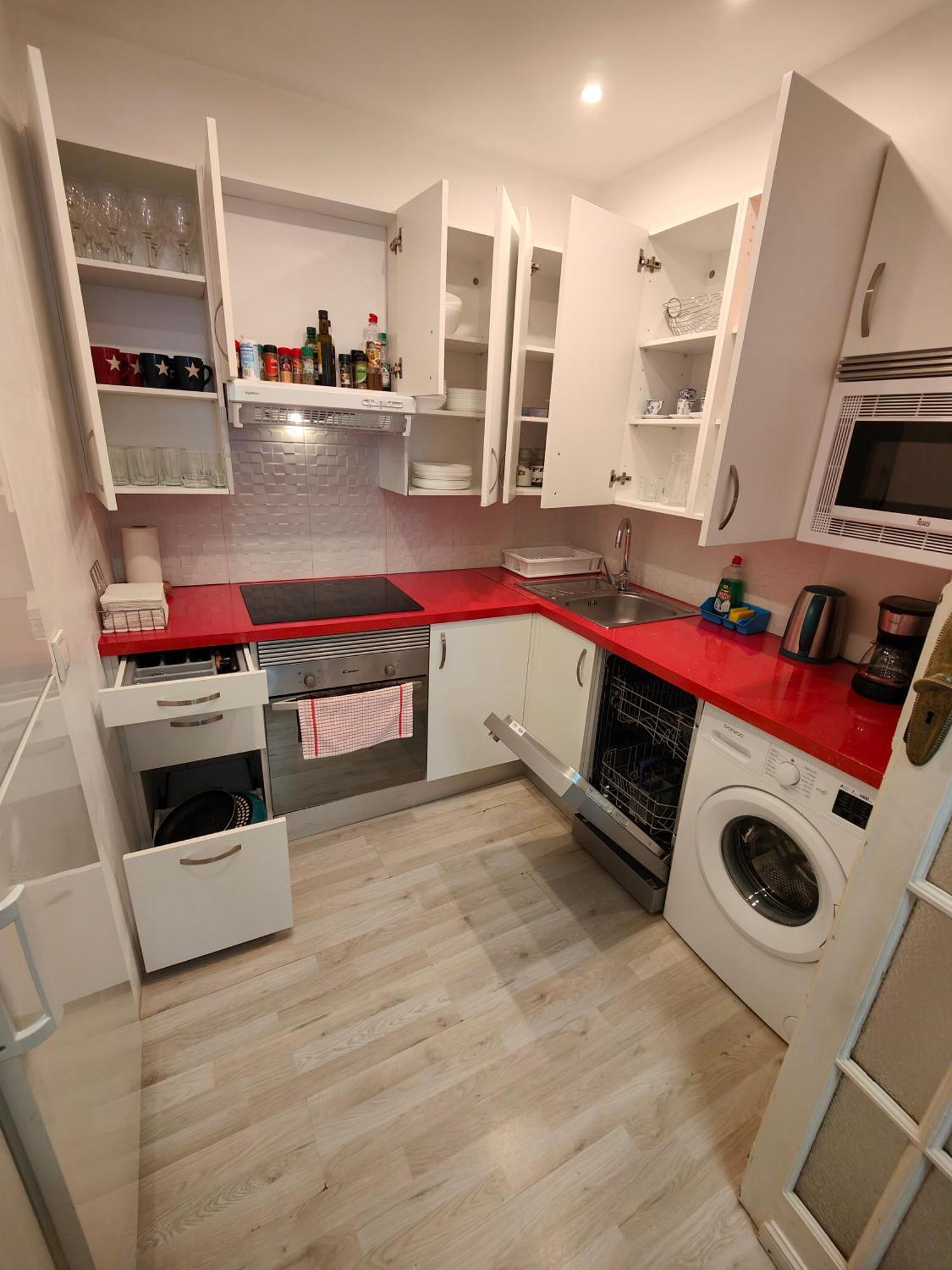 Rua Nova 28, 3 Dormitorios, Wifi, Ps4 Y Netflix, A 200m Catedral *